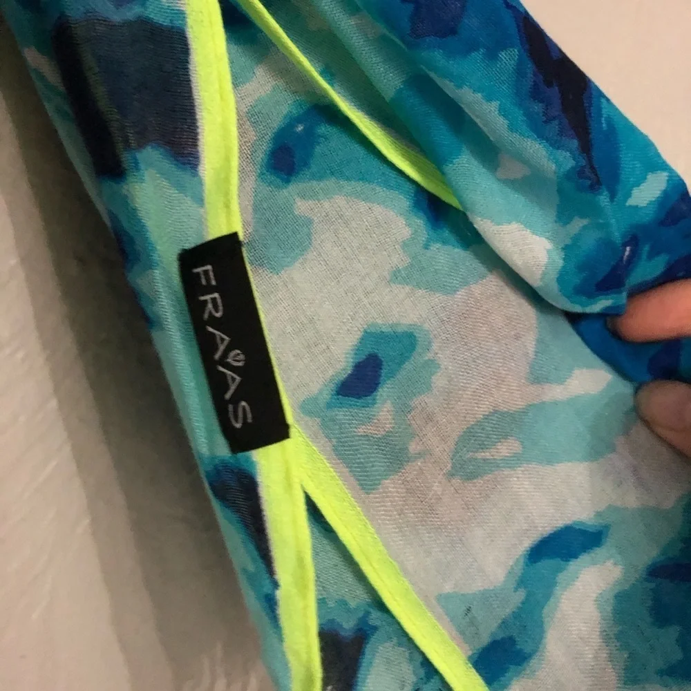 V.‎ Fraas lightweight scarf